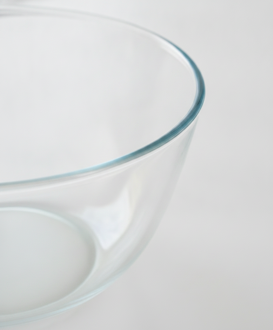 Macro close-up of the clear glass salad bowl rim showing glass clarity