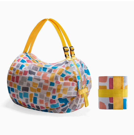 Foldable shopping tote in big flower print