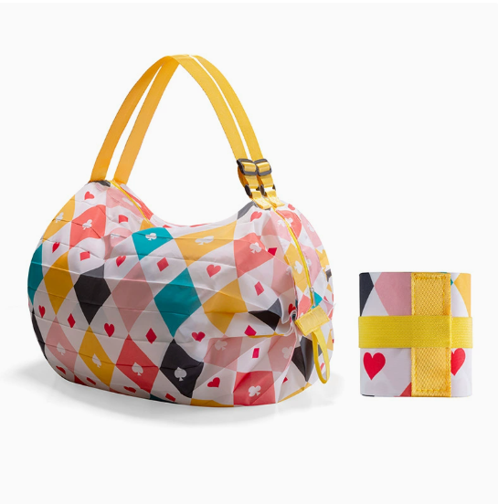 Foldable shopping tote in diamond print