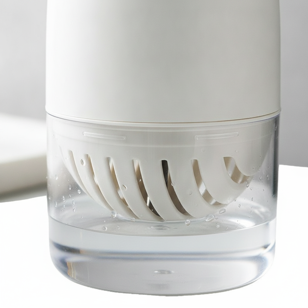 Close-up of the clear drainage reservoir and strainer insert