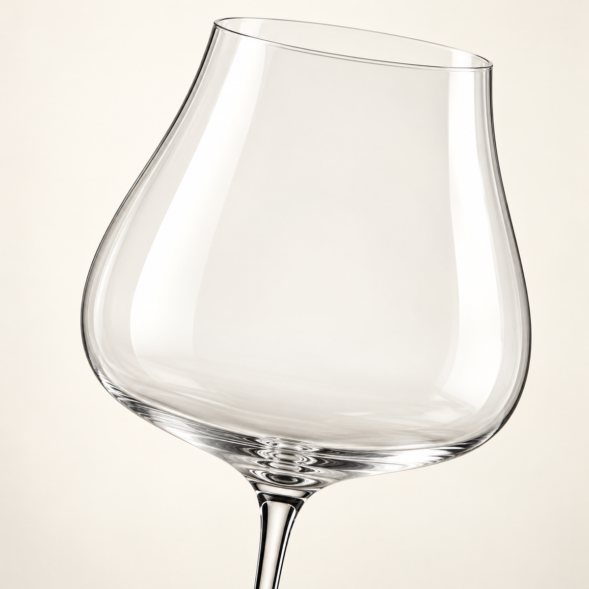 Close view of the Bordeaux glass rim, bowl and stem junction
