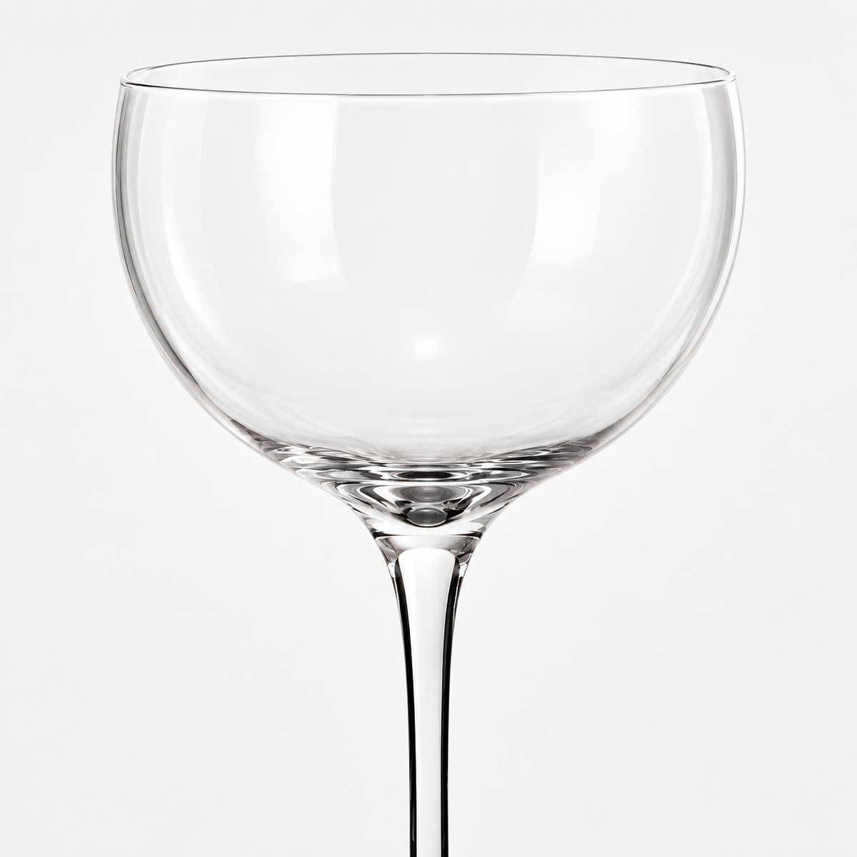 Close view of the classic cocktail glass bowl and rim