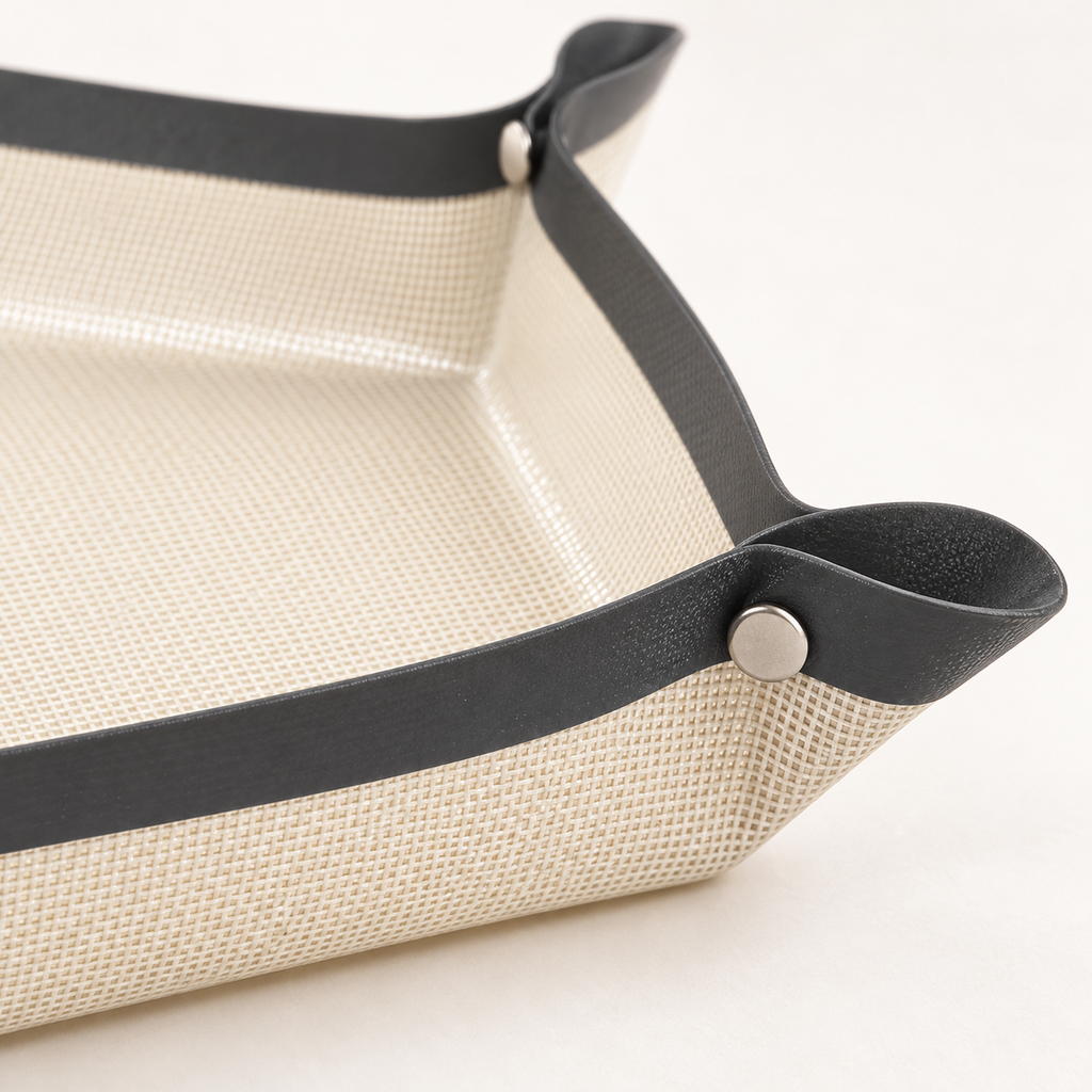 Gray silicone border, snap corner and fine mesh detail